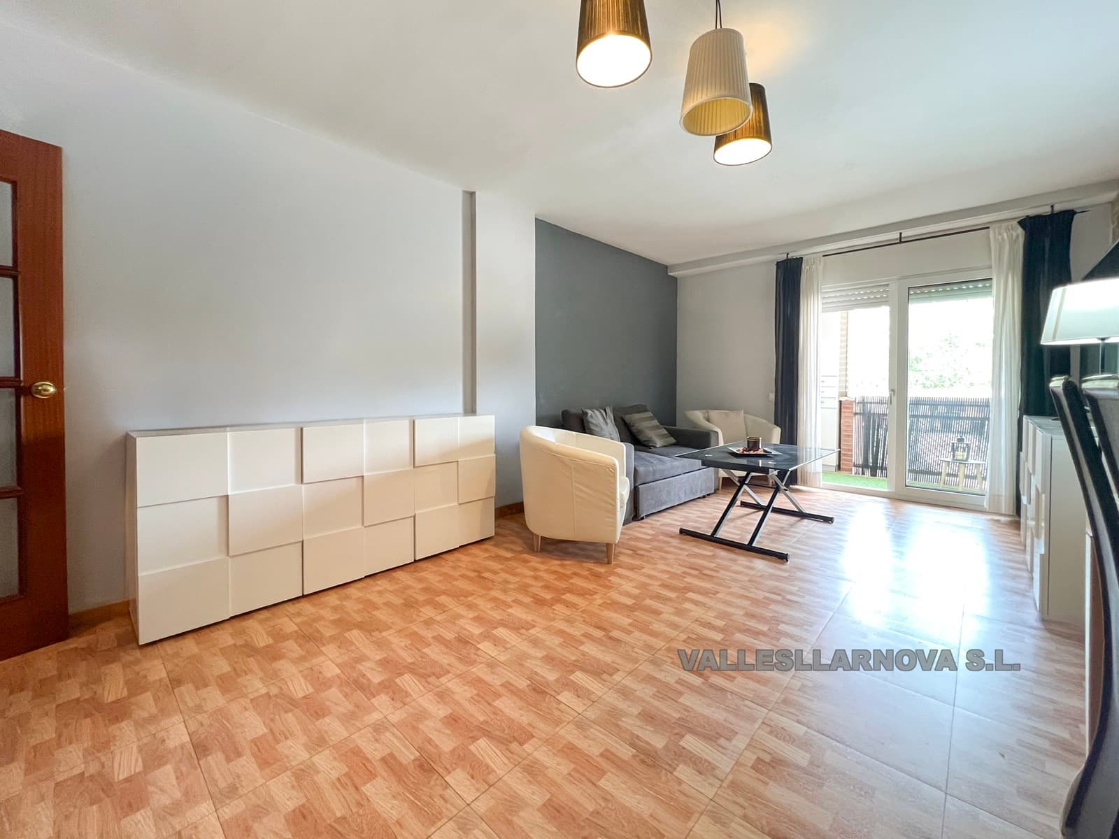 CÉNTRICO, CON PISCINA Y JARDÍN COMUNITARIO - foto 4